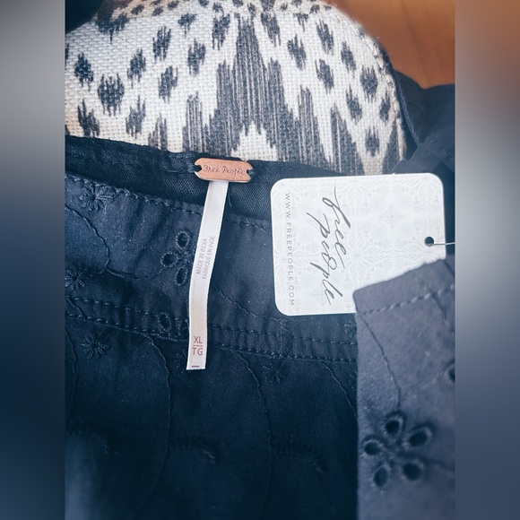 Free People Caught Up Tunic XL NWT Black Eyelet Lined Pockets MSRP $88 - Picture 12 of 14